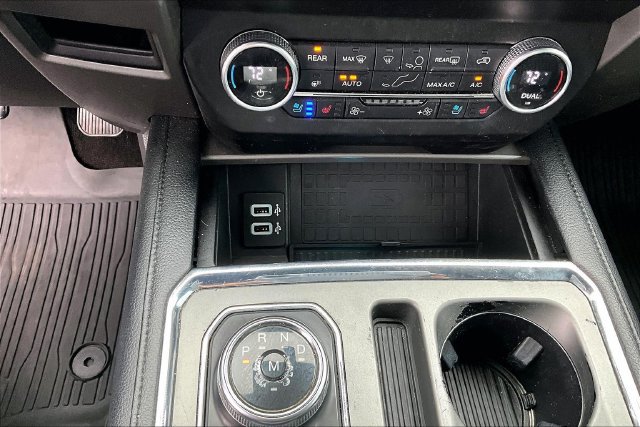 Used 2019 Ford Expedition XLT w/ Equipment Group 202A AWD/4WD image 32