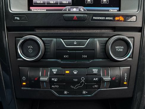 Used 2016 Ford Explorer XLT w/ Equipment Group 202A image 22