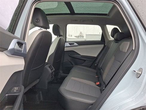 New 2026 Volkswagen Taos SE image 5