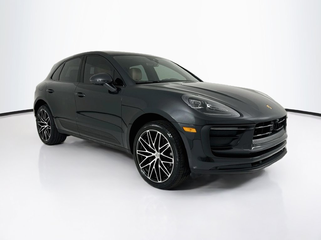 Certified 2026 Porsche Macan AWD/4WD image 7