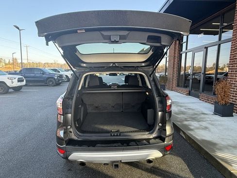 Used 2018 Ford Escape SE w/ Ford Safe & Smart Package image 12