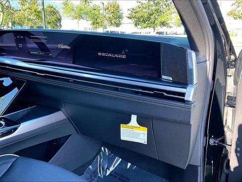 New 2026 Cadillac Escalade Sport w/ LPO, ONYX Package AWD/4WD image 33