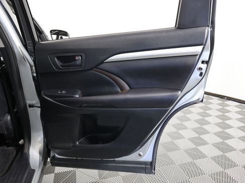 Used 2017 Toyota Highlander Plus image 23