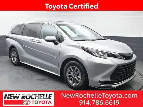 Certified 2023 Toyota Sienna XLE w/ Protection Package (TMS) FWD image 1