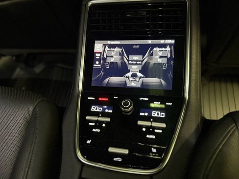 Used 2021 Porsche Panamera image 20