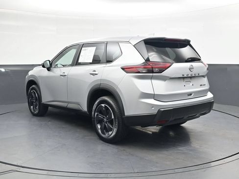 Used 2024 Nissan Rogue SV AWD/4WD image 8
