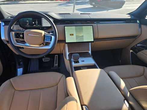 Used 2025 Land Rover Range Rover SE image 23