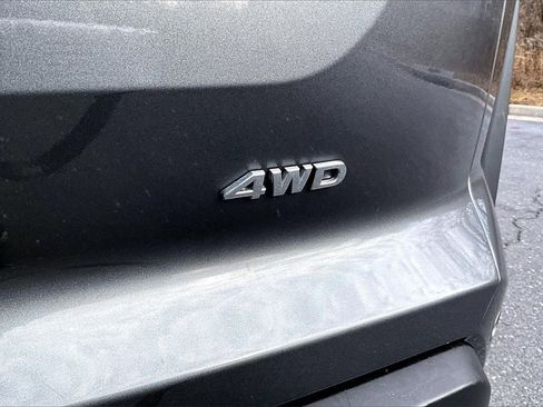 Used 2024 Nissan Pathfinder S image 21