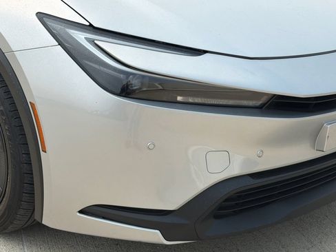 Used 2025 Toyota Prius LE FWD image 8
