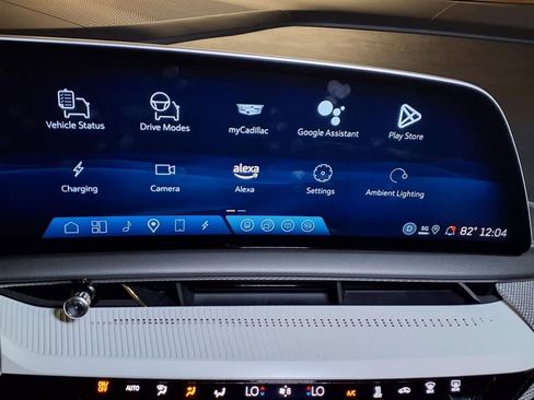 Certified 2025 Cadillac Optiq Sport 1 w/ LPO, ONYX Package image 4