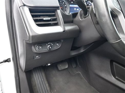 Used 2024 GMC Terrain SLT image 12