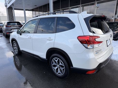 Used 2019 Subaru Forester Premium image 3