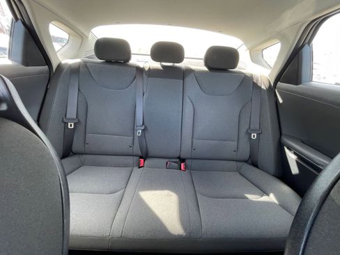 Used 2025 Kia K4 LXS image 37