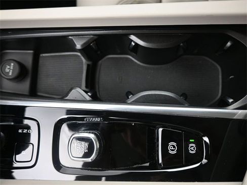 Used 2024 Volvo S60 B5 Ultimate image 10