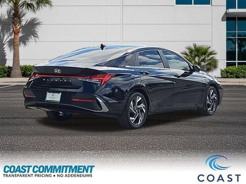 Used 2024 Hyundai Elantra SEL w/ Convenience Package FWD image 6