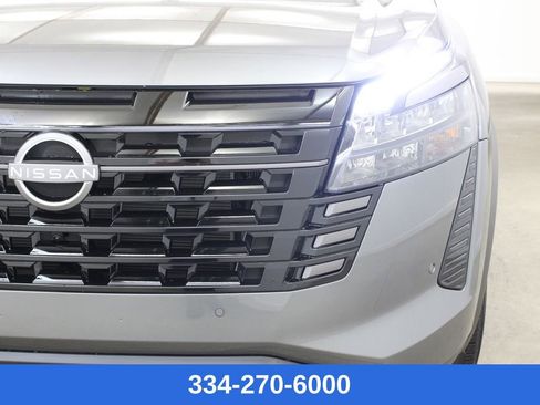 New 2026 Nissan Pathfinder SL image 7