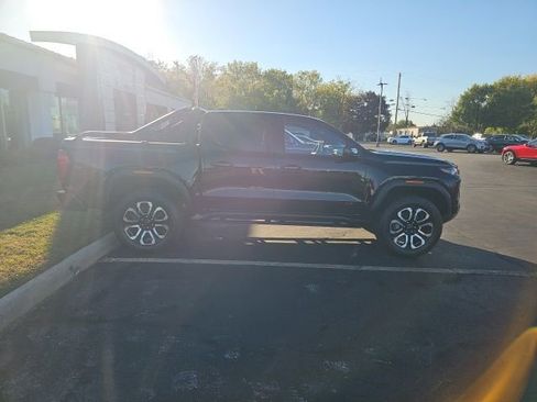 Used 2025 GMC Canyon AT4 w/ Nightfall Edition image 8