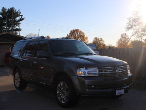 Used 2014 Lincoln Navigator 2WD w/ Equipment Group 101A image 2