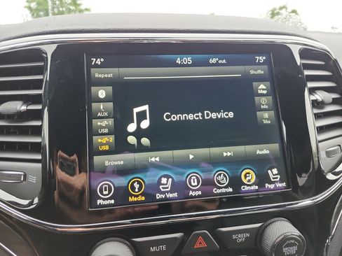 Used 2019 Jeep Grand Cherokee Limited w/ Luxury Group II AWD/4WD image 19