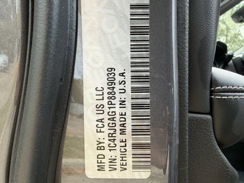 Used 2023 Jeep Grand Cherokee Altitude image 30