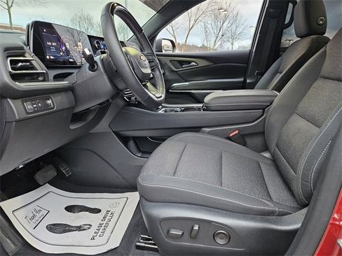 Used 2024 Chevrolet Traverse LT w/ Enhanced Driving Package image 13