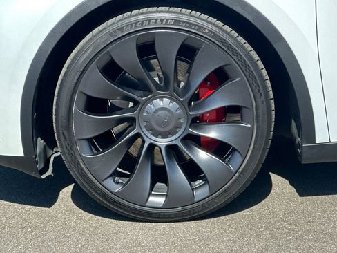 Used 2023 Tesla Model Y Performance image 25