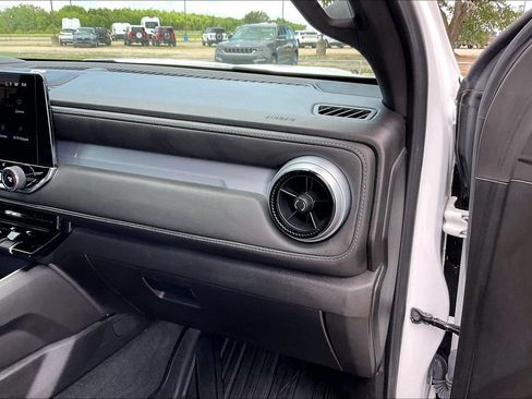 Used 2024 Chevrolet Colorado LT w/ LT Convenience Package III RWD image 23