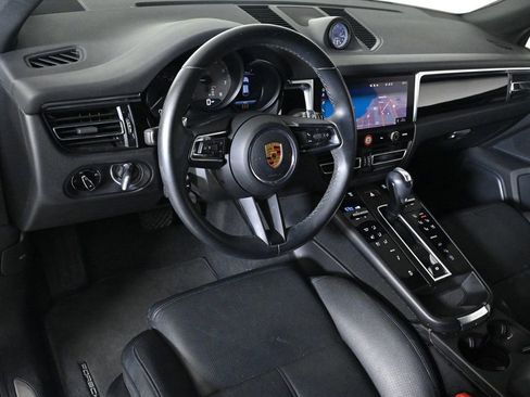 Certified 2023 Porsche Macan S image 4
