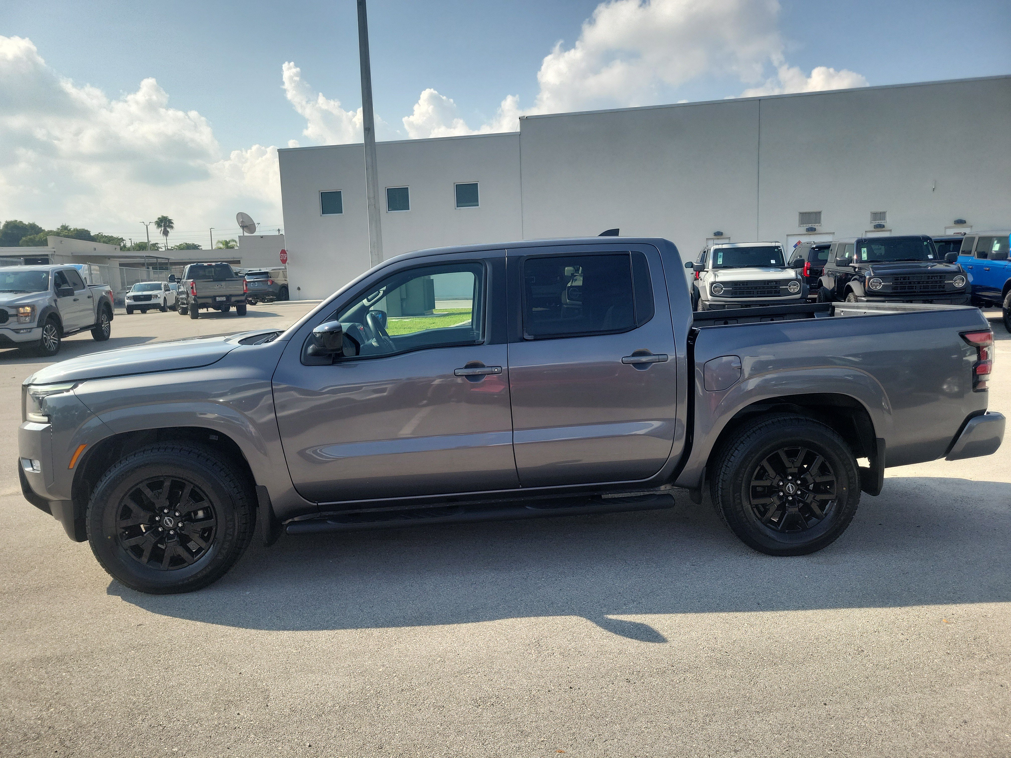 Used 2023 Nissan Frontier SV w/ Midnight Edition Package RWD image 8