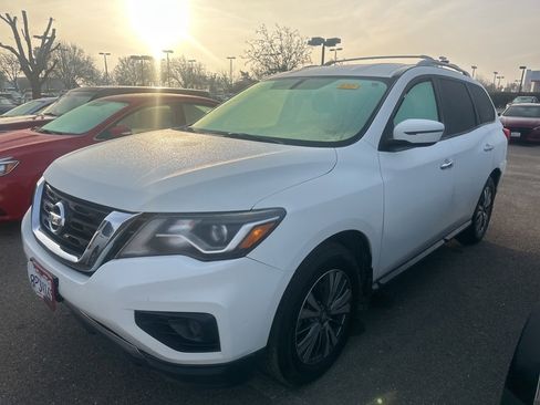 Used 2020 Nissan Pathfinder S image 3