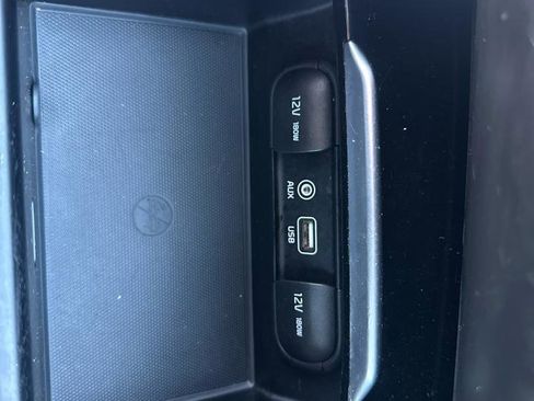 Used 2017 Kia Cadenza Premium w/ Luxury Package image 17