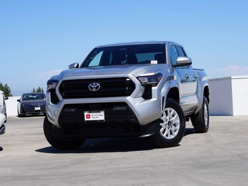 Used 2024 Toyota Tacoma SR5 AWD/4WD image 4