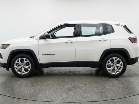Used 2025 Jeep Compass Latitude image 5