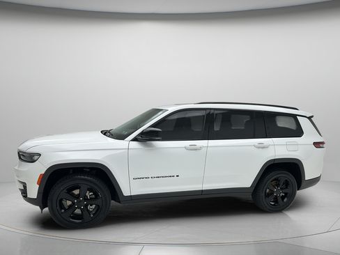 Used 2023 Jeep Grand Cherokee L Laredo AWD/4WD image 7