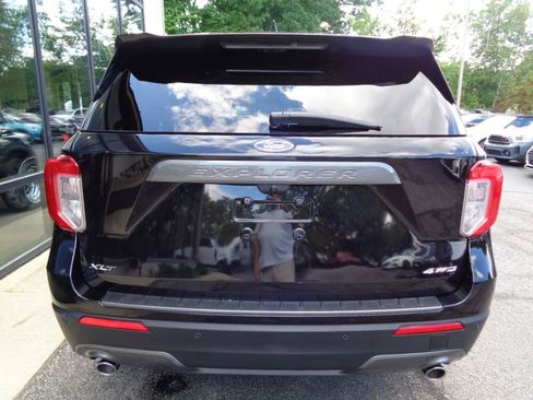 Used 2023 Ford Explorer XLT w/ Equipment Group 202A AWD/4WD image 6