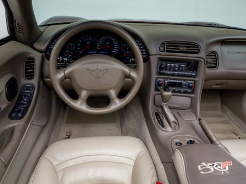 Used 2003 Chevrolet Corvette 50th Anniversary Edition w/ Preferred Equipment Group1 image 28