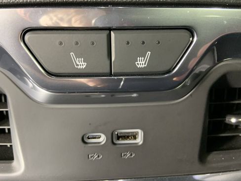 Used 2025 GMC Sierra 3500 Denali Ultimate image 20