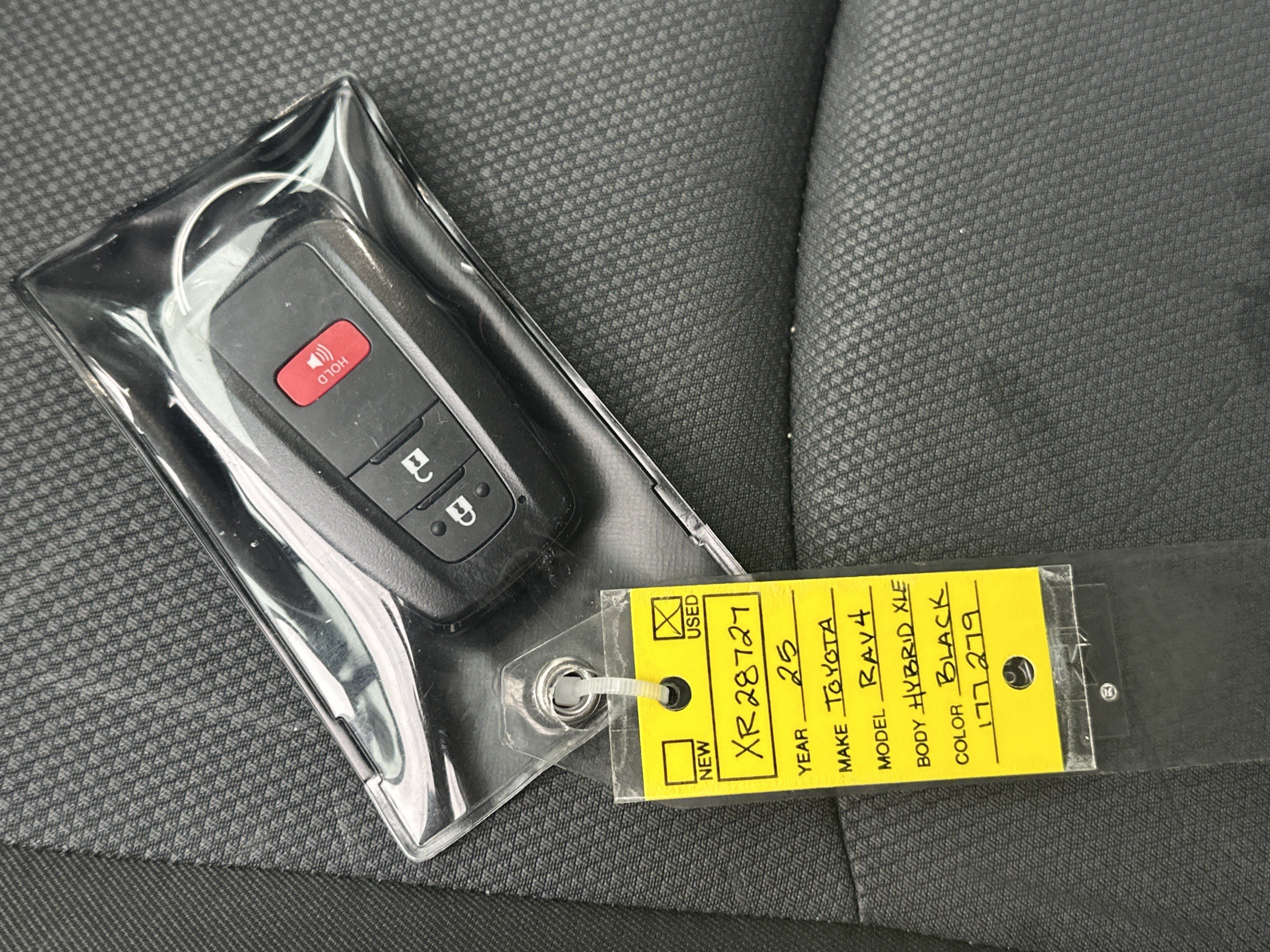 Used 2025 Toyota RAV4 XLE AWD/4WD image 37