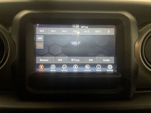 Used 2023 Jeep Gladiator Sport image 7