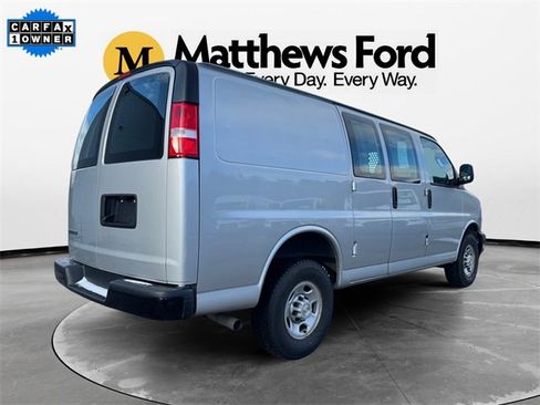 Used 2022 Chevrolet Express 2500 Work Van image 5