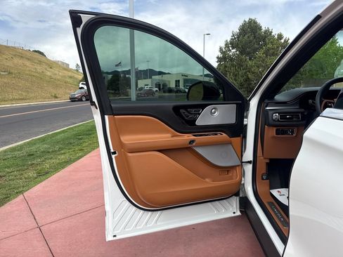 Certified 2023 Lincoln Aviator Black Label w/ Dynamic Handling Package AWD/4WD image 9