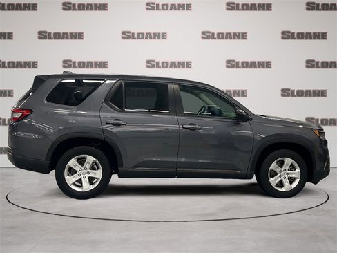 Used 2023 Honda Pilot LX image 6