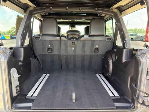 Used 2022 Jeep Wrangler Unlimited Rubicon w/ Trailer Tow Package AWD/4WD image 35