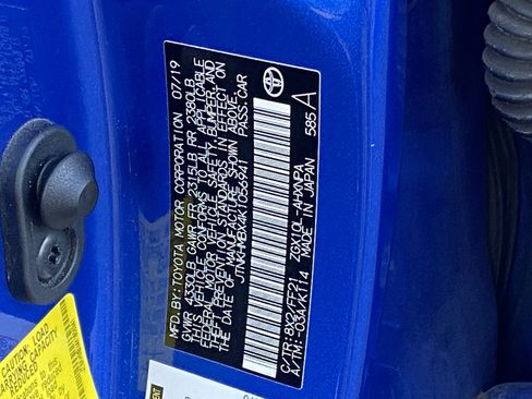 Used 2019 Toyota C-HR XLE image 8