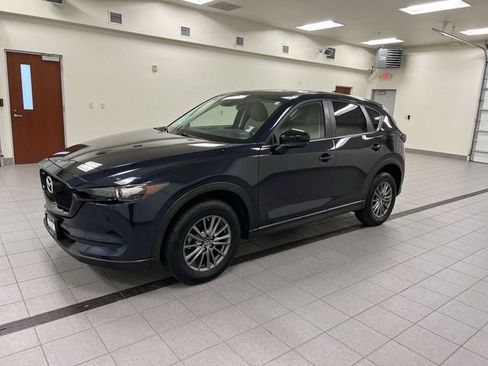 Used 2017 MAZDA CX-5 Touring w/ Preferred Equipment Package FWD image 4
