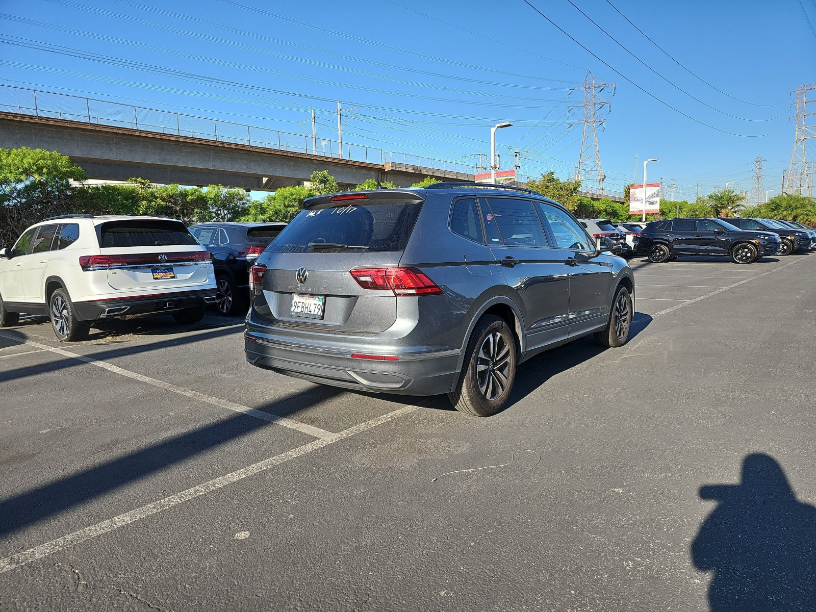 Used 2023 Volkswagen Tiguan S w/ Driver Assistance Package FWD image 5