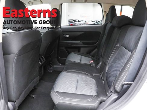 Used 2020 Mitsubishi Outlander ES image 21