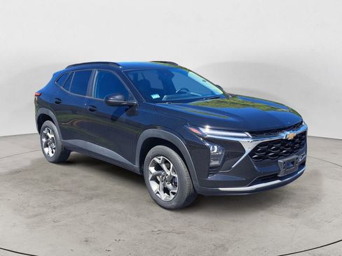 Used 2025 Chevrolet Trax LT w/ LT Convenience Package image 1