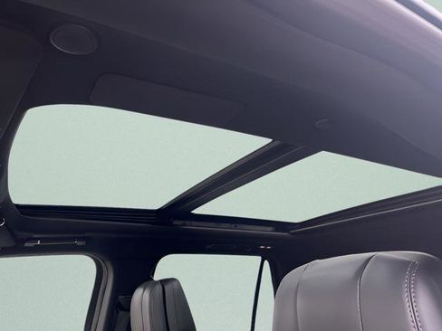 Used 2025 Lincoln Navigator Reserve w/ Jet Appearance Package image 11