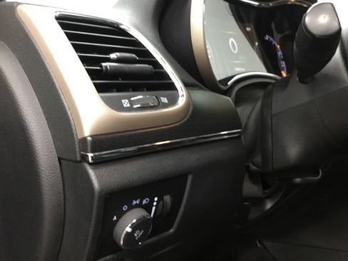 Used 2017 Jeep Grand Cherokee Limited AWD/4WD image 8